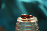 Fototapeta  - dziwna twarz ze szklanki i cukierków