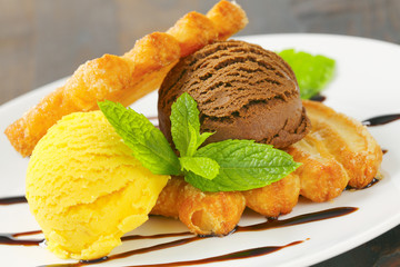 Sticker - Ice cream with puff pastry biscuits