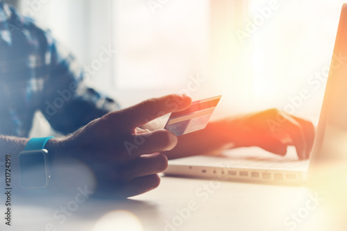 Fotografía Man holding credit card and using laptop