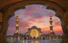 In Framming The Mosque With Beautiful Sunset Light