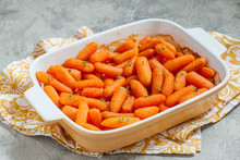 Honey Glazed Baby Carrots With Thyme