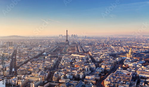 Plakat Panorama Paryża o zachodzie słońca