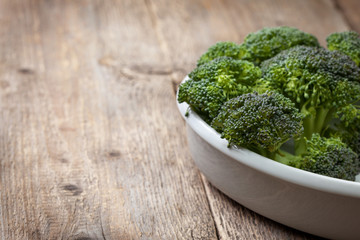 Poster - fresh broccoli in ware for baking