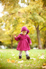 Wall Mural - Little girl in autumn park