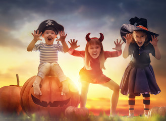 Canvas Print - children on Halloween