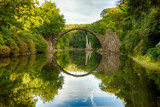 Fototapeta Fototapety z mostem - Romantyczny most Rakotzbrucke w Gablenz w Niemczech