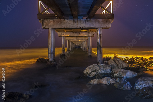 Fotografía Embarcadero de la playa de Marbella de noche