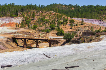 Antiguo puente de piedra en Rio Tinto