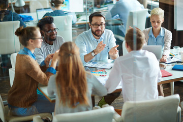 Wall Mural - Briefing of employees