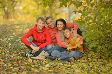 Canvas Print - Happy family in autumn forest