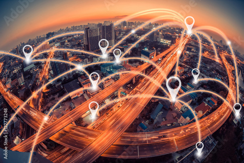 Fotomural Map pin flat above city scape and network connection concept
