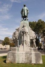 Statue Du Maréchal Fayolle à Paris