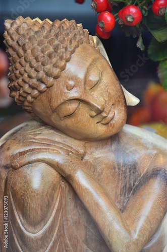 Schlafender Buddha – kaufen Sie dieses Foto und finden Sie ähnliche
