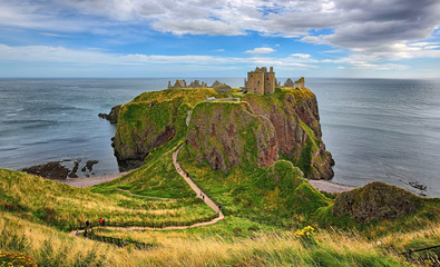 Wall Mural - Way to the Dunnottar Castle (Aberdeenshire, Scotland)