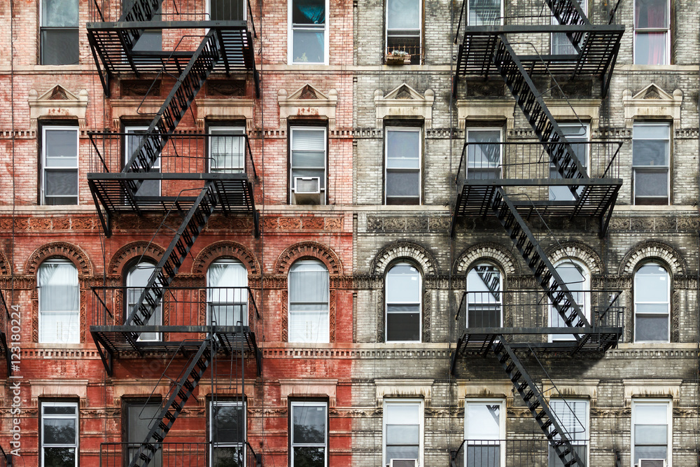 Old Brick Apartment Buildings in Manhattan, New York City - obrazy, fototapety, plakaty 
