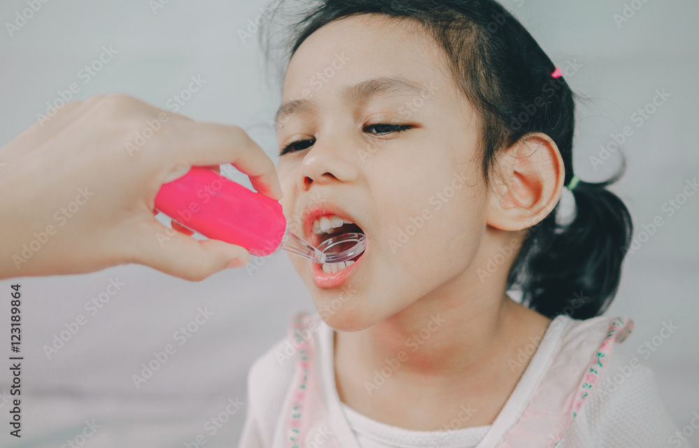 preteen open mouth Open mouth of young girl during checking tooth and by dental mir の Stock  フォト | Adobe Stock