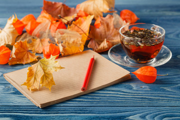 Canvas Print - Blank notepad and colorful autumn maple leaves on wooden table b