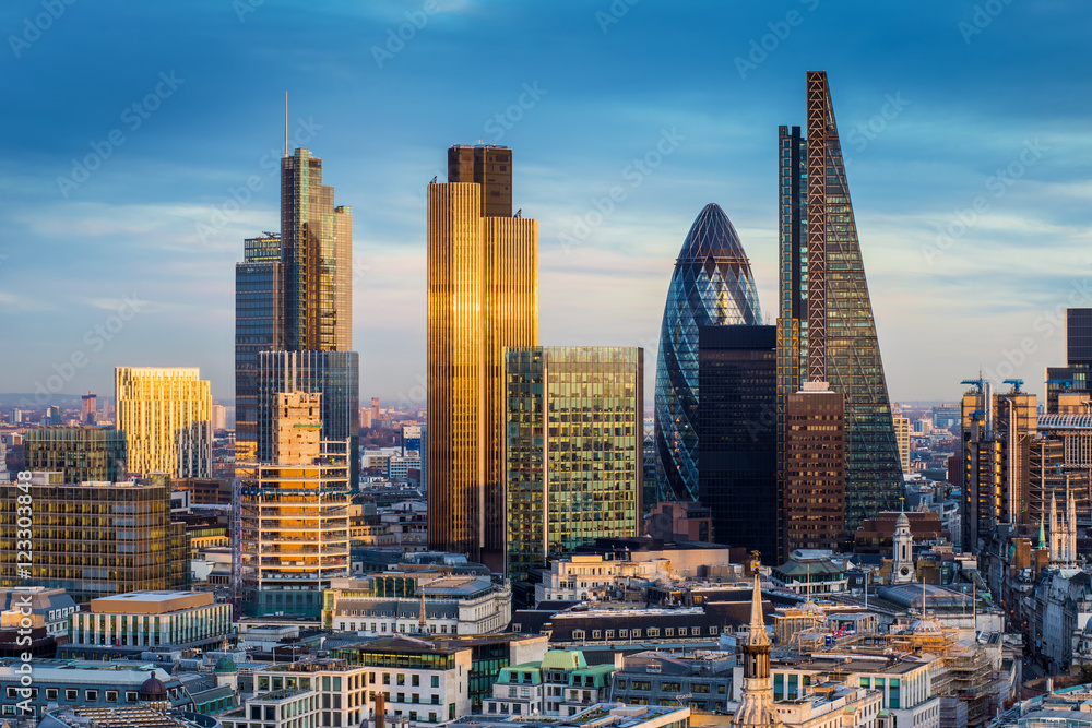 London, England - Business district with famous skyscrapers and landmarks at golden hour - obrazy, fototapety, plakaty 
