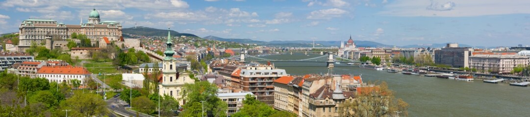 Canvas Print - Panorama of Budapest in a cloudy morning