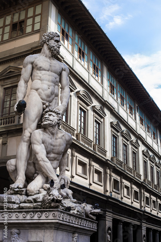 Fotomural Hercules and Cacus sculpture to the right of the entrance of the Palazzo Vecchio in the Piazza della Signoria (Signoria square), Florence, Italy