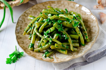 Salad of green beans with garlic, parsley and cilantro