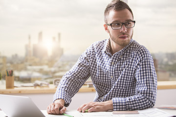 Canvas Print - Concentrated man at workplace