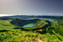 Açores Ilha Paradisíaca. Vista Panoramica Para A Lagoa De Santiago E Lagoa Das Sete Cidades.
