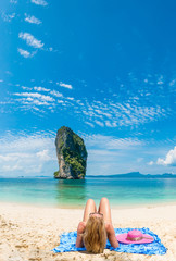 Wall Mural - Woman on the beach in Thailand