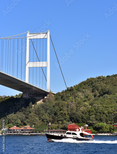 Fotografia Fatih Sultan Mehmet Bridge also known as the Second Bosphorus Bridge is a bridge