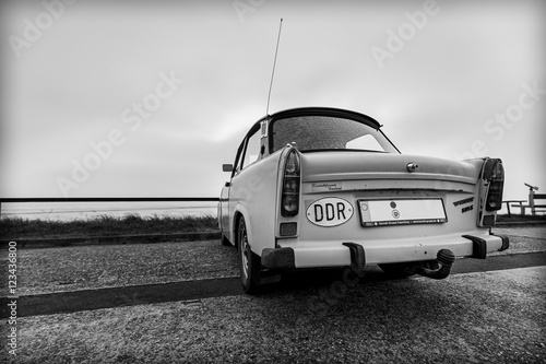 Fotomural Trabbi an der ostfriesischen Nordseeküste