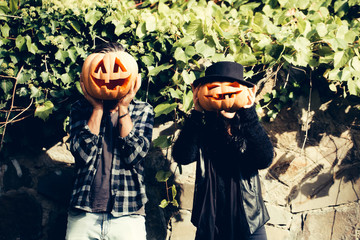 Wall Mural - halloween couple with pumpkin