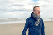 © Lars Zahner - Mittelalter Mann mit Schal am Strand