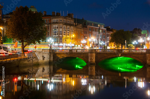 Zdjęcie XXL Nabrzeże Liffey rzeka w Dublin, Irlandia