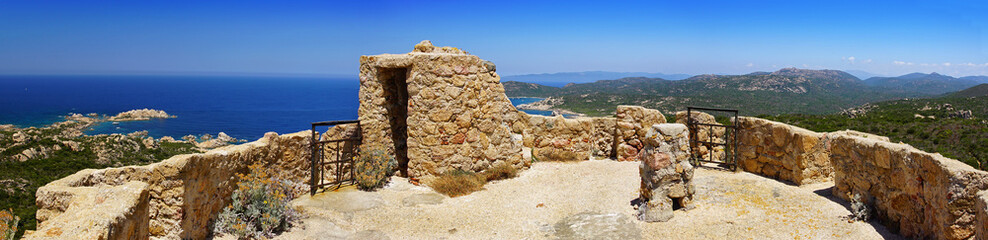 Wall Mural - Point de vue sur la mer d'une terrasse au sommet d'une tour génoise Corse