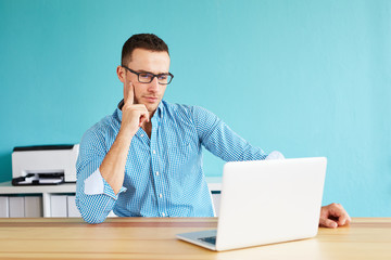 Wall Mural - Pensice man working in modern office