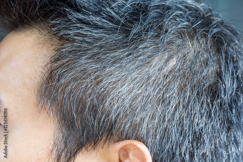 Close Up Of Gray Hair Men Kaufen Sie Dieses Foto Und
