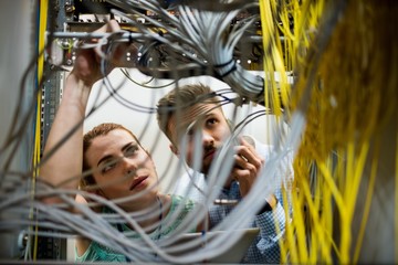 Fototapete - Technicians fixing cable