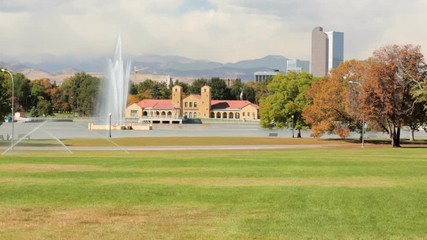 Fototapete - Iconic view of downtown Denver from the City Park