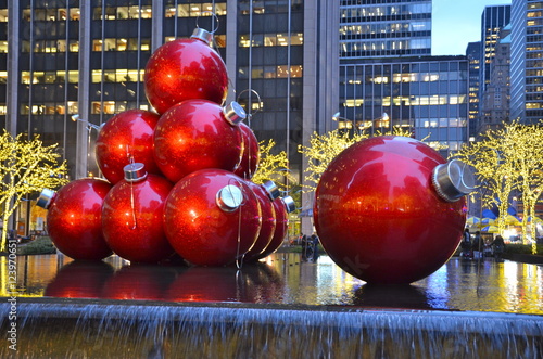 Fotografie, Obraz Giant Christmas Ornaments in Manhattan, New York City, USA.