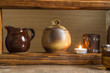 element dekoracji drewnianej wiejskiej kuchni w odcieniach brązu