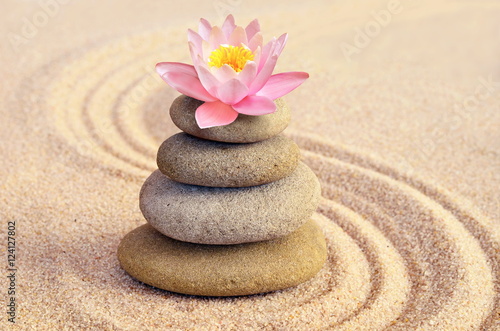 Naklejka na szybę sand, lily and spa stones in zen garden