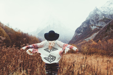 Wall Mural - traveling in mountains