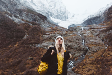 Wall Mural - traveling in mountains