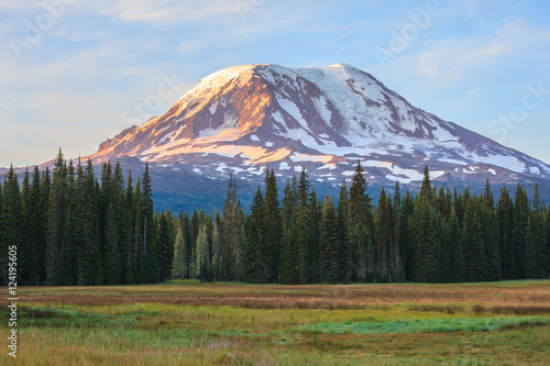 Zdjęcie XXL Piękny kolorowy obraz Mount Adams