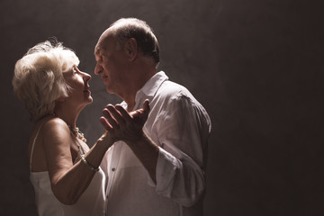 Wall Mural - Senior couple dancing