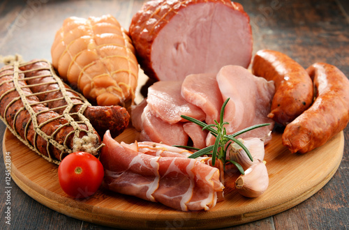 Cuadros en Lienzo Productos cárnicos incluyendo jamón y salchichas