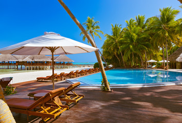 Wall Mural - Pool and cafe on Maldives beach