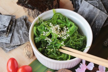 Canvas Print - Seaweed salad is delicious and dries seaweed.