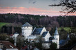 Die Burg Stolberg nach Sonnenuntergang zu beginn der blauen Stunde