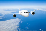Fototapeta  - Podróż samolotem, samolot latający w błękitne niebo nad chmurami